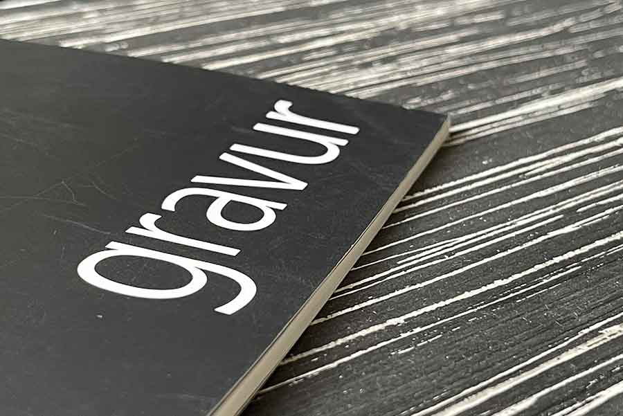 wand gravur Oberfläche und Buch